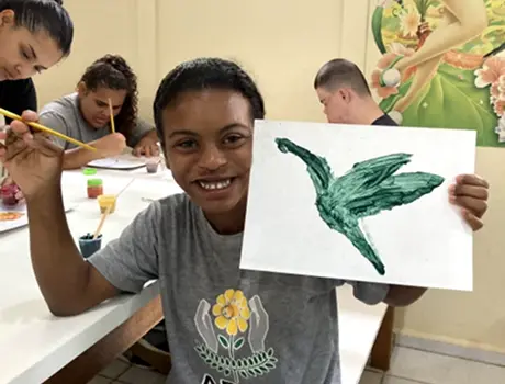 Alunos da APAE de Miracatu em atividade artística