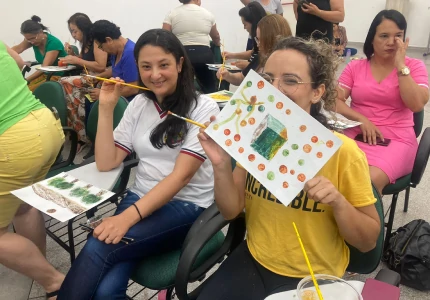 Foto dos alunos assistindo à palestra
