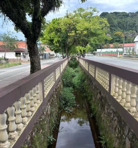 Foto de pequeno rio